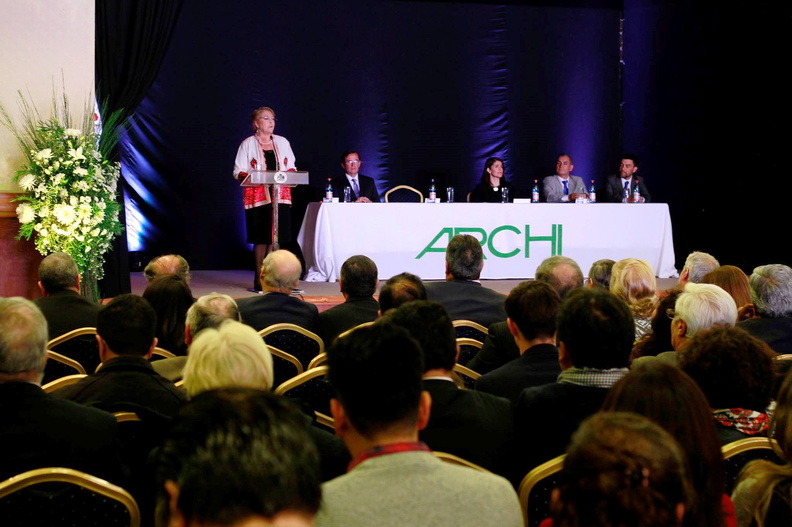 Presidenta Michelle Bachelet inauguró asamblea de la Asociación de Radiodifusores de Chile (ARCHI) en las Termas de Chillán 07-04-2017 (4).jpg