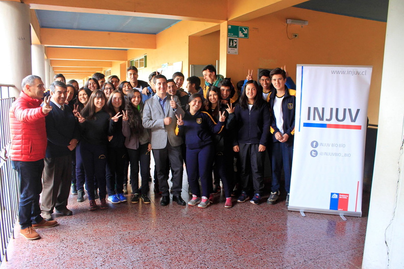 Beneficios del INJUV se expusieron en el Colegio Francisco de Asís 21-04-2017 (5)