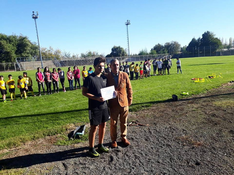 Municipalidad de Pinto premia a alumnos de la Escuela de Fútbol de la comuna  29-04-2017 (4).jpg