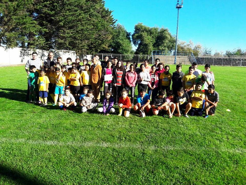Municipalidad de Pinto premia a alumnos de la Escuela de Fútbol de la comuna  29-04-2017 (9).jpg
