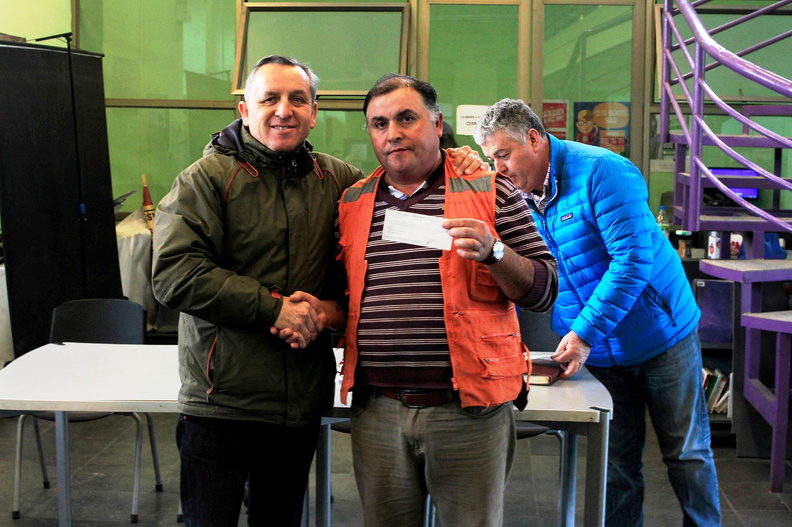 Alcalde Manuel Guzmán Aedo hace entrega de bono que entrega el Gobierno de Chile a los trabajadores de limpieza 31-07-2017 (5)