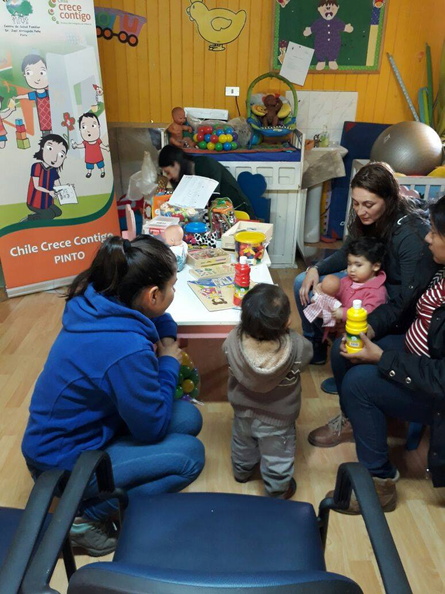 Se realiza entrega de nueva implementación para los niños pertenecientes a la Sala de Estimulación de los sectores de Pinto y Recinto 24-10-2017 (2).jpg