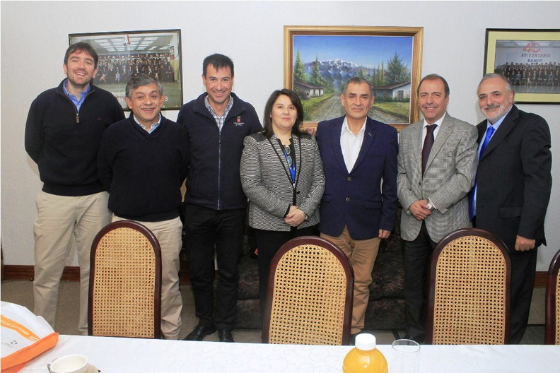 Alcalde Manuel Guzmán se reúne con ejecutivos del Banco Estado con el fin de aumentar los servicios en Pinto 23-03-2018 (5)