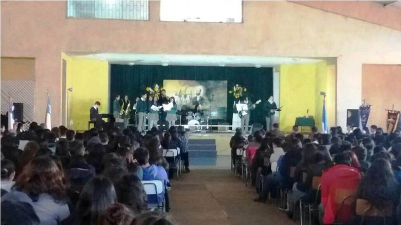 Alcalde de Pinto concurrió al acto de las Glorias Navales, organizado por el Liceo Politécnico José Pinto Arias 23-05-2018 (7)