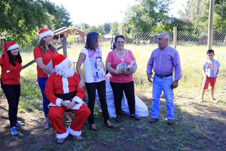 I. Municipalidad de Pinto realiza tradicional entrega de regalos a varios sectores de la comuna 15-12-2018 (11).jpg