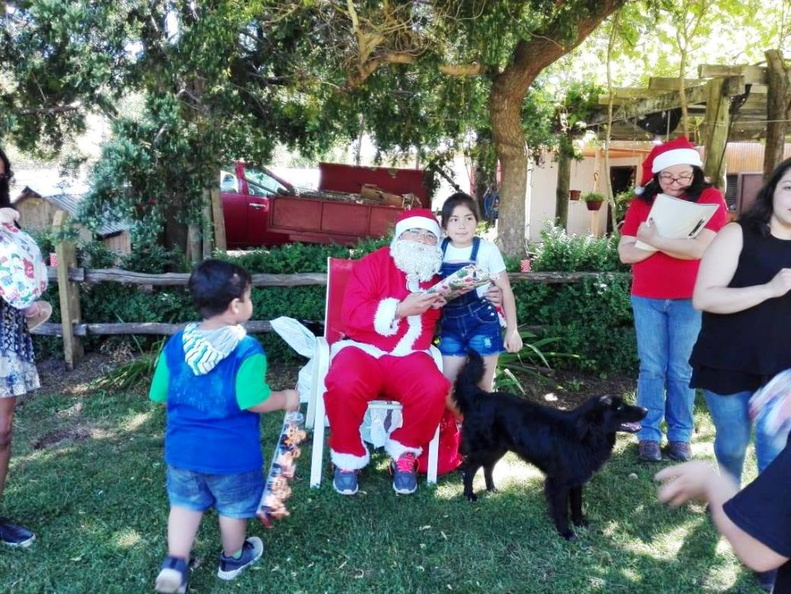 I. Municipalidad de Pinto continúa con la tradicional entrega de regalos a varios sectores de la comuna 16-12-2018 (40)