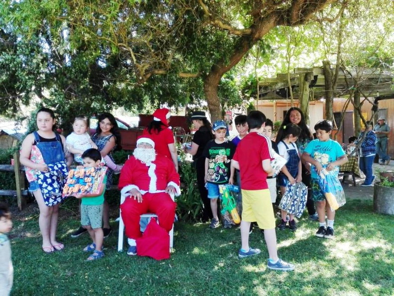 I. Municipalidad de Pinto continúa con la tradicional entrega de regalos a varios sectores de la comuna 16-12-2018 (53)
