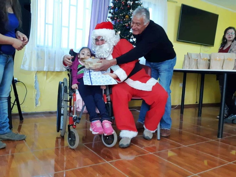 I. Municipalidad de Pinto continúa con la tradicional entrega de regalos a varios sectores de la comuna 16-12-2018 (60)