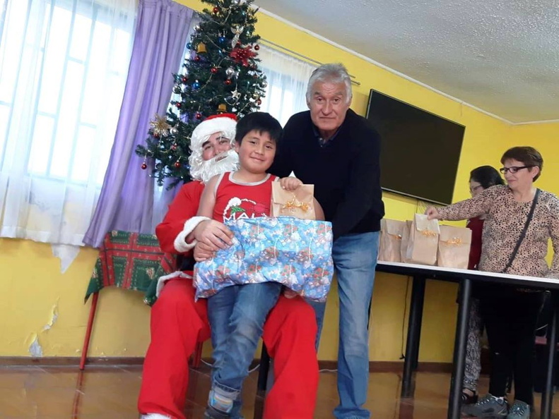 I. Municipalidad de Pinto continúa con la tradicional entrega de regalos a varios sectores de la comuna 16-12-2018 (61)