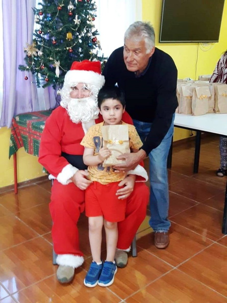 I. Municipalidad de Pinto continúa con la tradicional entrega de regalos a varios sectores de la comuna 16-12-2018 (65)