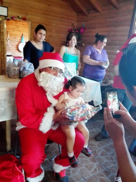 I. Municipalidad de Pinto continúa con la tradicional entrega de regalos a varios sectores de la comuna 16-12-2018 (93)