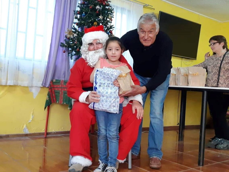 I. Municipalidad de Pinto continúa con la tradicional entrega de regalos a varios sectores de la comuna 16-12-2018 (96)
