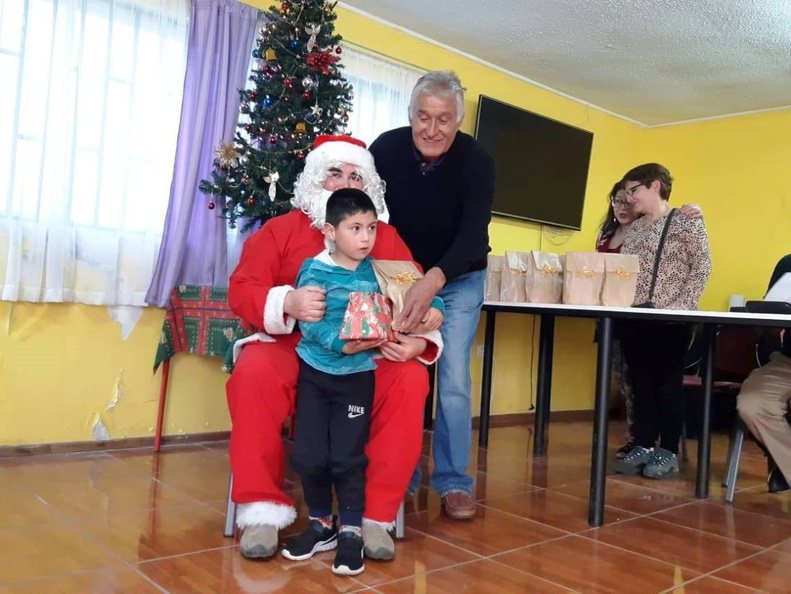 I. Municipalidad de Pinto continúa con la tradicional entrega de regalos a varios sectores de la comuna 16-12-2018 (127)
