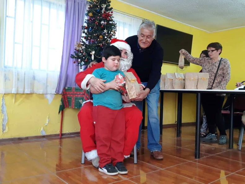 I. Municipalidad de Pinto continúa con la tradicional entrega de regalos a varios sectores de la comuna 16-12-2018 (130)