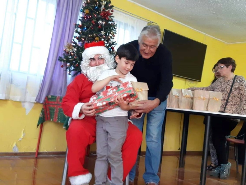 I. Municipalidad de Pinto continúa con la tradicional entrega de regalos a varios sectores de la comuna 16-12-2018 (131)