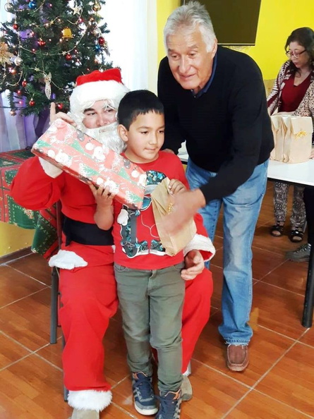 I. Municipalidad de Pinto continúa con la tradicional entrega de regalos a varios sectores de la comuna 16-12-2018 (139)