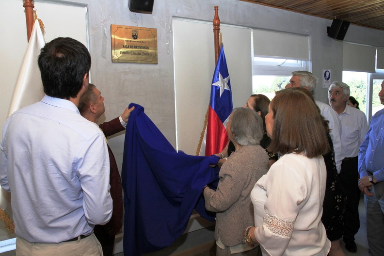 Placa oficializa la sala de reuniones de la Municipalidad como Sala de Reuniones Rodolfo Carrasco Jiménez 26-12-2018 (17)