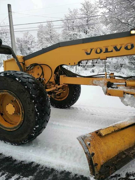 Maquinaria municipal realizó despeje de la Ruta N-55 sector Las Trancas producto del exceso de nieve caída 24-06-2019 (1).jpg