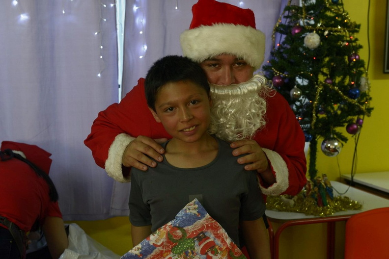 Viejito Pascuero inicia entrega de regalos en Pinto 16-12-2019 (81)
