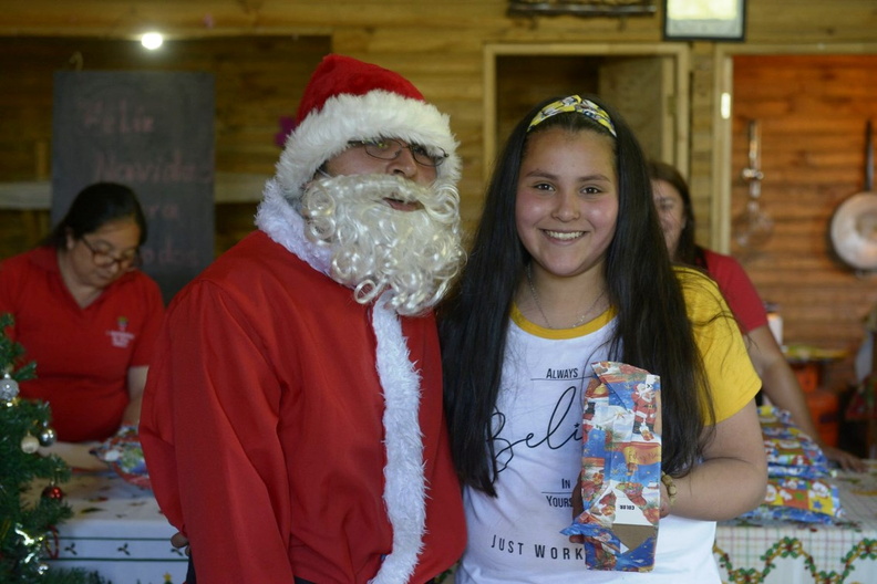 Viejito Pascuero inicia entrega de regalos en Pinto 16-12-2019 (130)