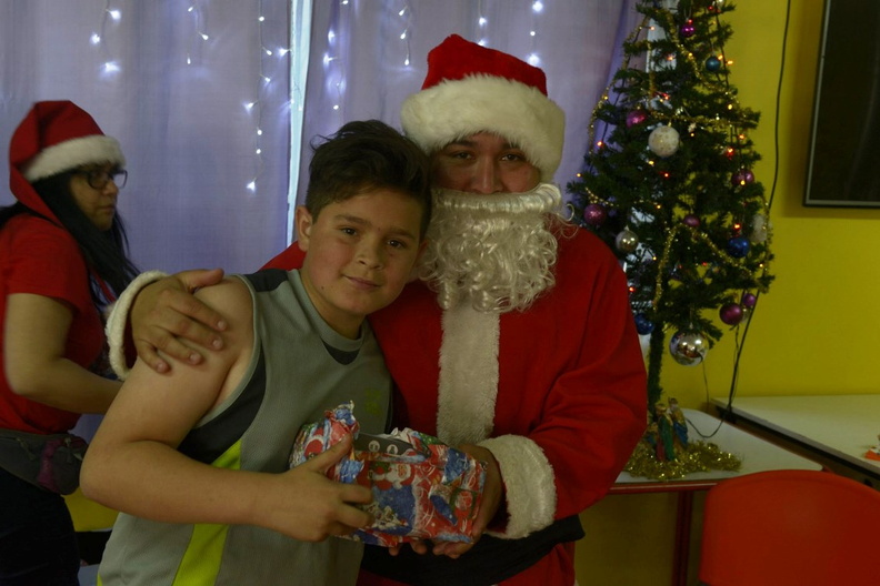 Viejito Pascuero inicia entrega de regalos en Pinto 16-12-2019 (136)
