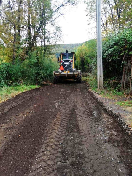 Equipo municipal continúa con la reparación de caminos en Pinto 22-05-2020 (3).jpg