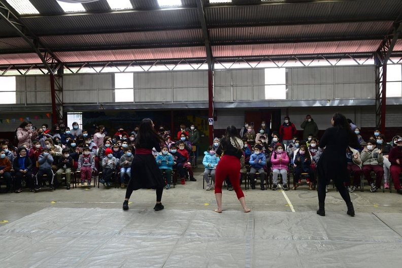 Intervención artística Circense fue realizada en la escuela Puerta de la Cordillera 25-04-2022 (25).jpg