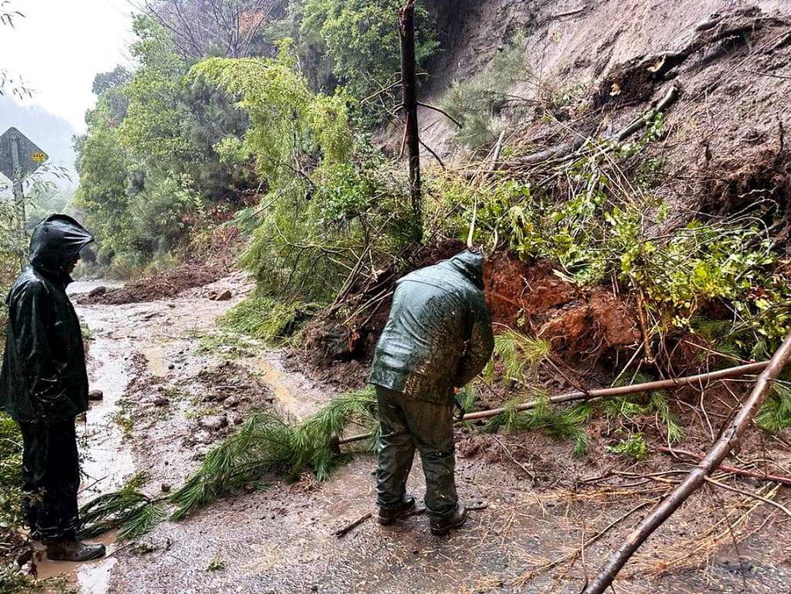 Despliegue de equipos de emergencia municipal por las intensas lluvias que afectaron a la comuna 24-06-2023 (3)