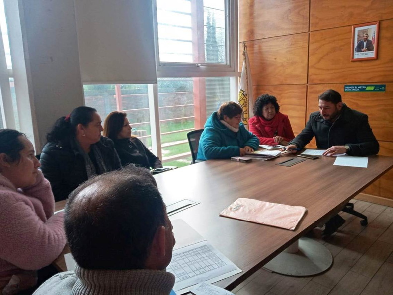 Alcalde Marcelo Ojeda Cárcamo sostuvo reunión con el comité de vivienda del Rosal Bajo 29-08-2023 (2)